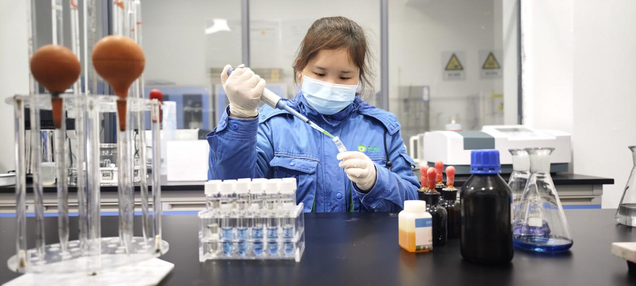 致敬“她”实力 绽放“她”光线— —yp街机优异女职工代表特辑