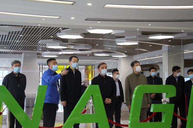 天下人大常委会副委员长艾力更?依明巴海到yp街机通州项目开展科普法执法检查